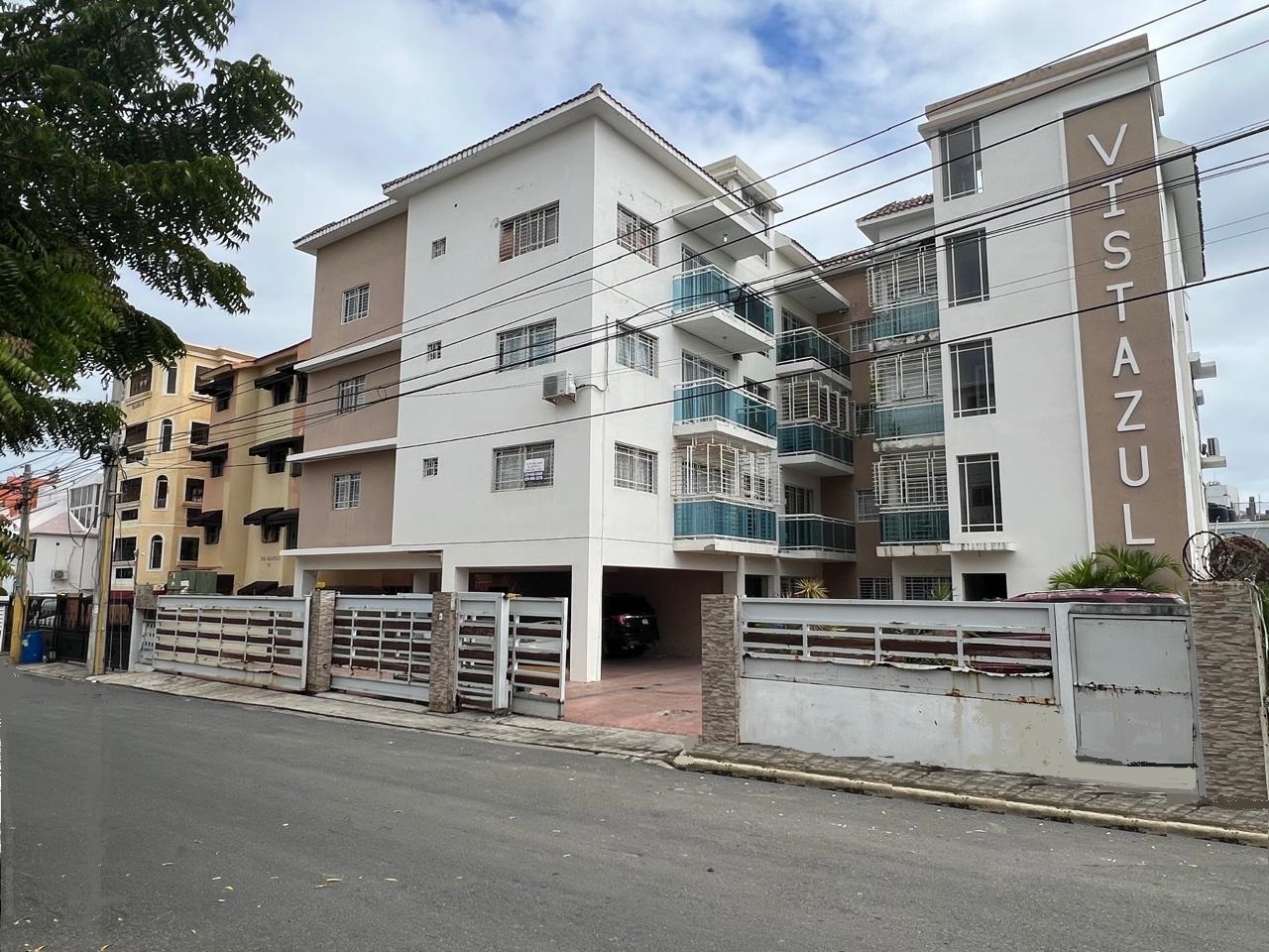 apartamentos - Apto en lo Mejor de  CORALES DEL SUR, 3 HABS., 1ER. NIVEL, 120 Mts.2, Patio, EDI