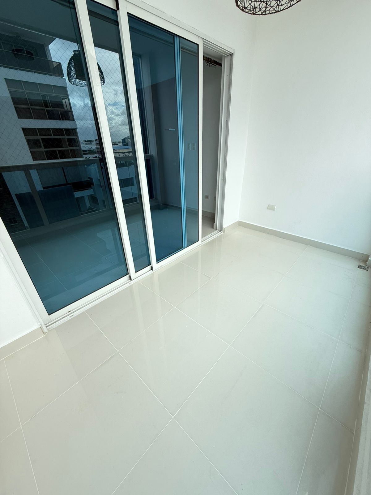 apartamentos - Vendo en el millón tres hab 2.5 baños dos parqueos 2