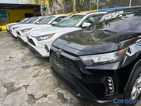 jeepetas y camionetas - Toyota Rav4 LE año 2020 10