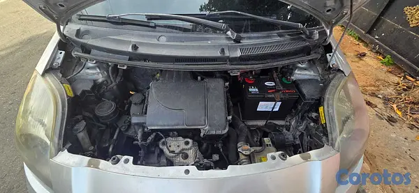carros - Toyota Vitz 2007 5