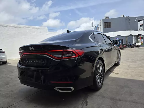 carros - HYUNDAI GRANDEUR 2018 NEGRO 5