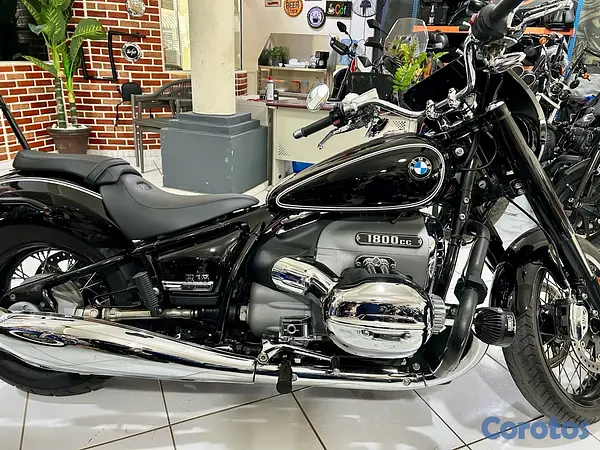 motores y pasolas - BMW R18 4