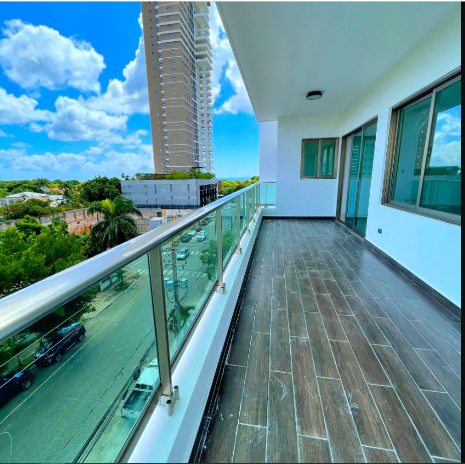 apartamentos - Apartamento a pasos de la Av. Anacaona con 300m2 0