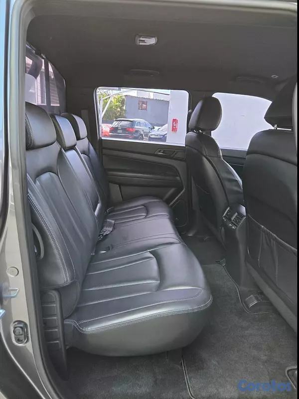 jeepetas y camionetas - KGM REXTON 2021 GRIS OSCURO DIESEL 16