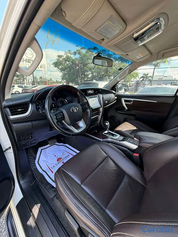 jeepetas y camionetas - Toyota fortuner, está en excelentes condiciones disel 6