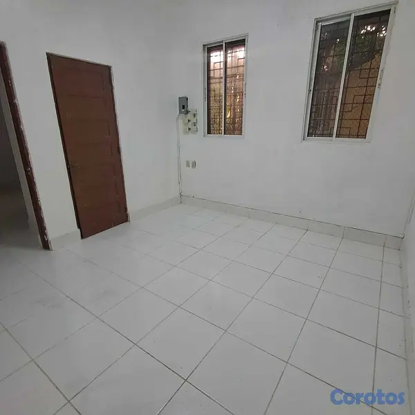oficinas y locales comerciales - Local en primer piso en Gazcue 4