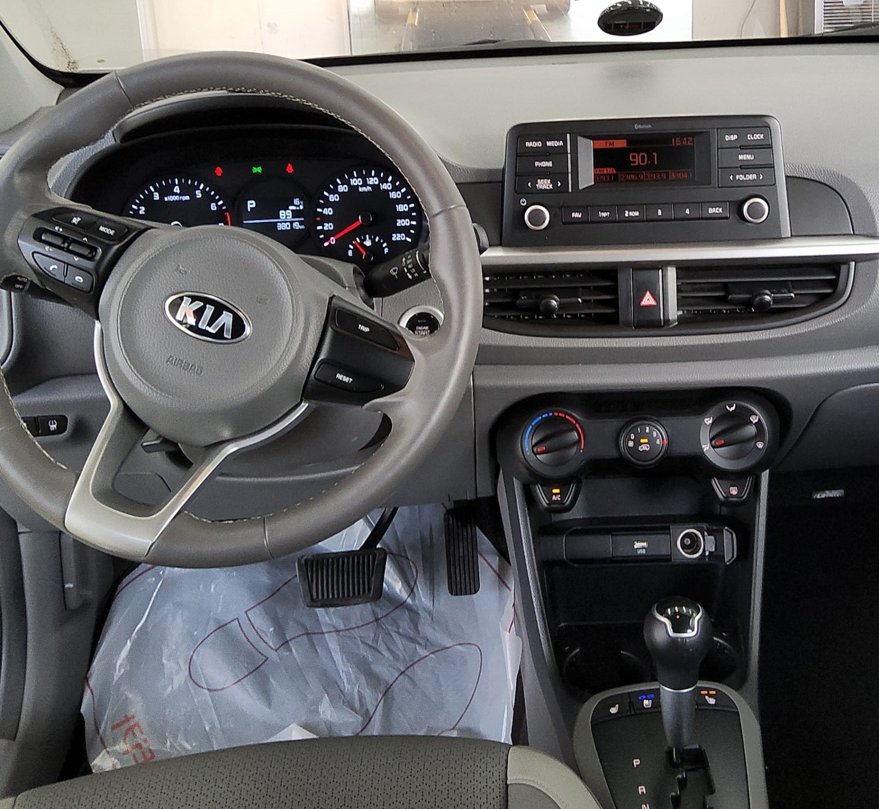 carros - KIA MORNING URBAN 2021 BLANCO GASOLINA 5
