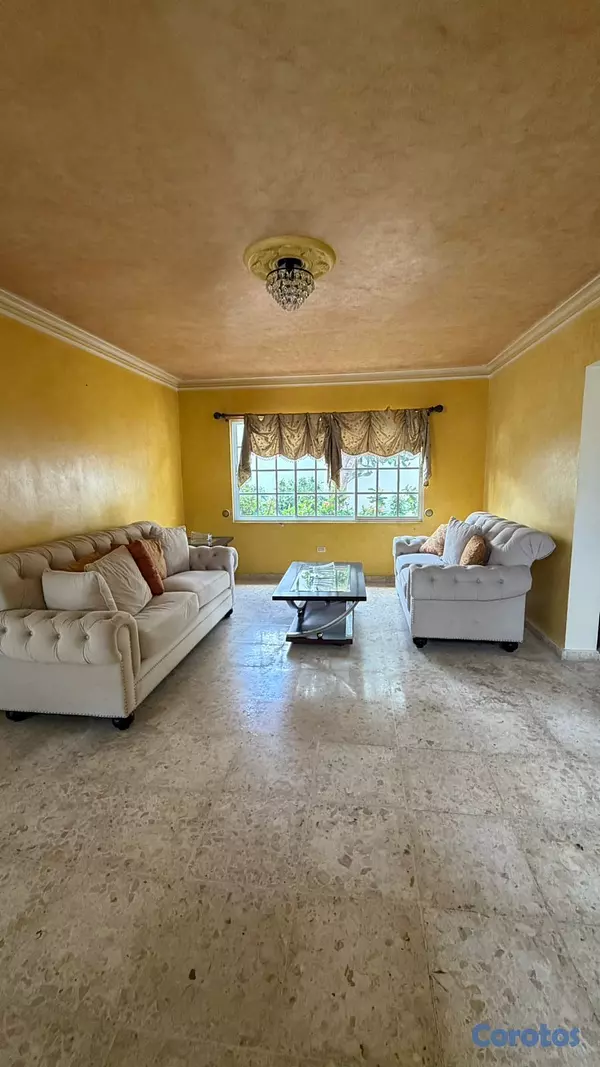 casas - Exclusiva Residencia en Baní | Piscina, Jardines y Amplios Espacios 6
