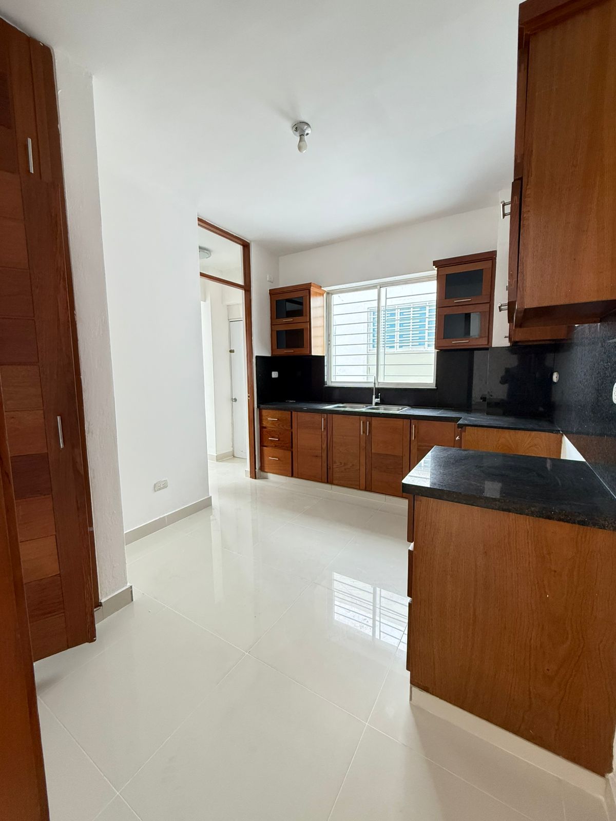 apartamentos - Vendo en el millón tres hab 2.5 baños dos parqueos 3