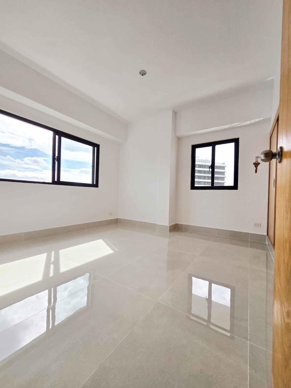 apartamentos - Alquiló la Esperilla piso 14 dos hab 2.5 baños dos 6