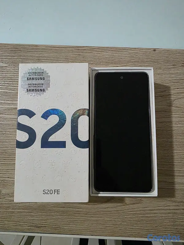 celulares y tabletas - Se vende Samsung galaxy S20 fe como nuevo  3