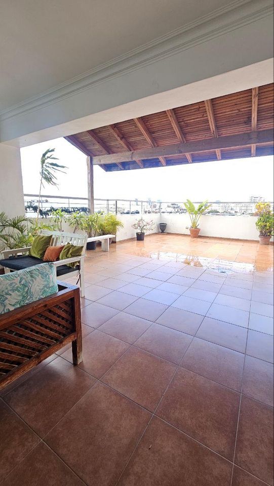 apartamentos - Apartamento en el Millón 2do nivel con terraza  1