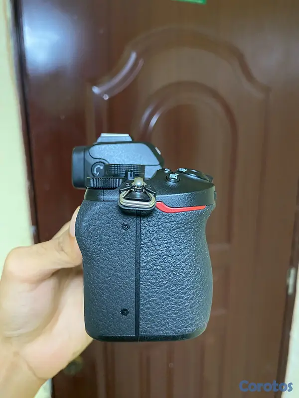 camaras y audio - Nikon z50 + dos lentes + flash +baterías extras y  4