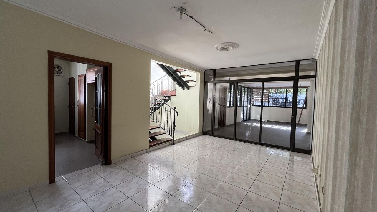 casas - Casa para oficina o uso comercial en El Millon  0