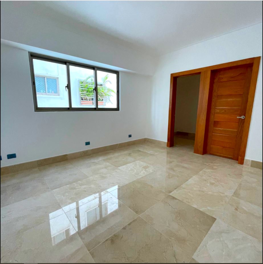 apartamentos - Apartamento a pasos de la Av. Anacaona con 300m2 1