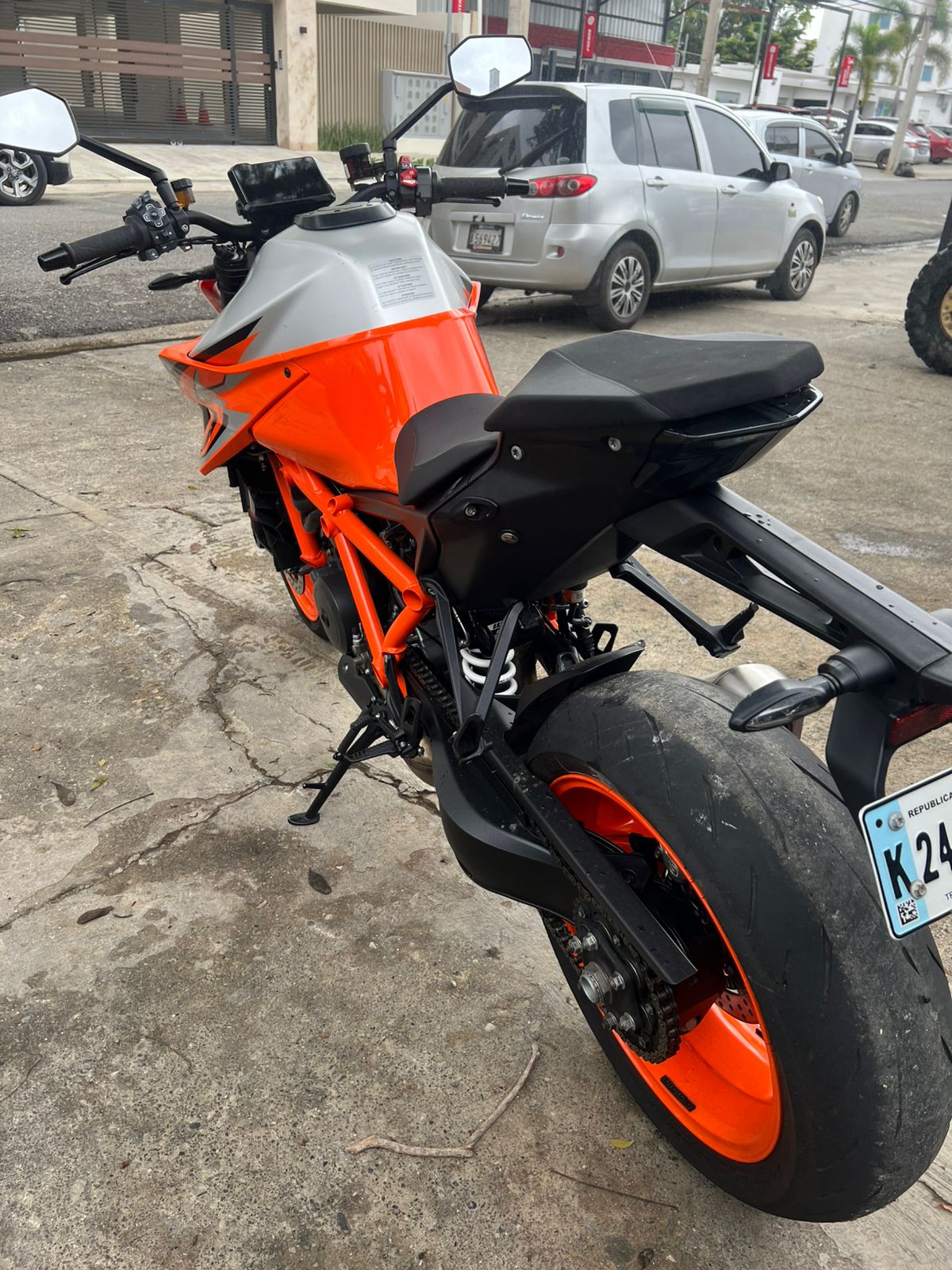 motores y pasolas - KTM 1290 SUPERDUKE R EVO 2023 8