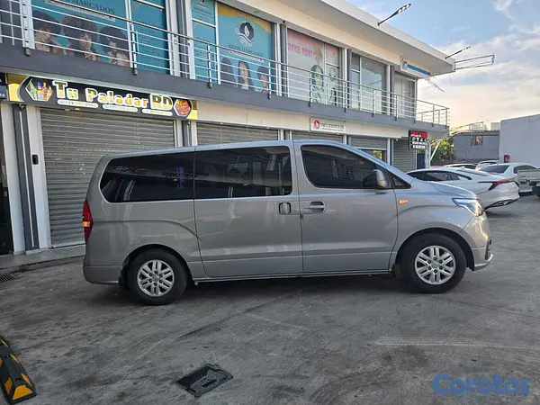 jeepetas y camionetas - HYUNDAI GRAND STAREX 2021 GRIS 15