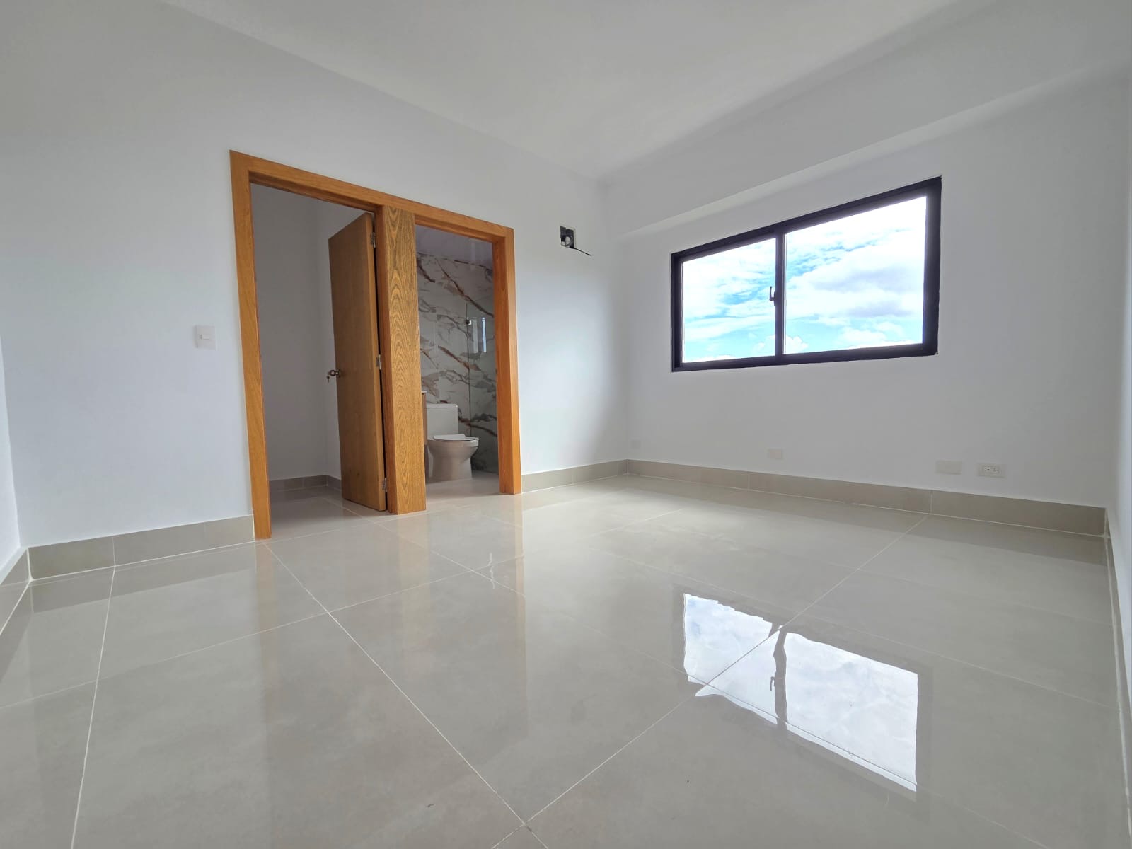 apartamentos - Alquiló la Esperilla piso 14 dos hab 2.5 baños dos 7