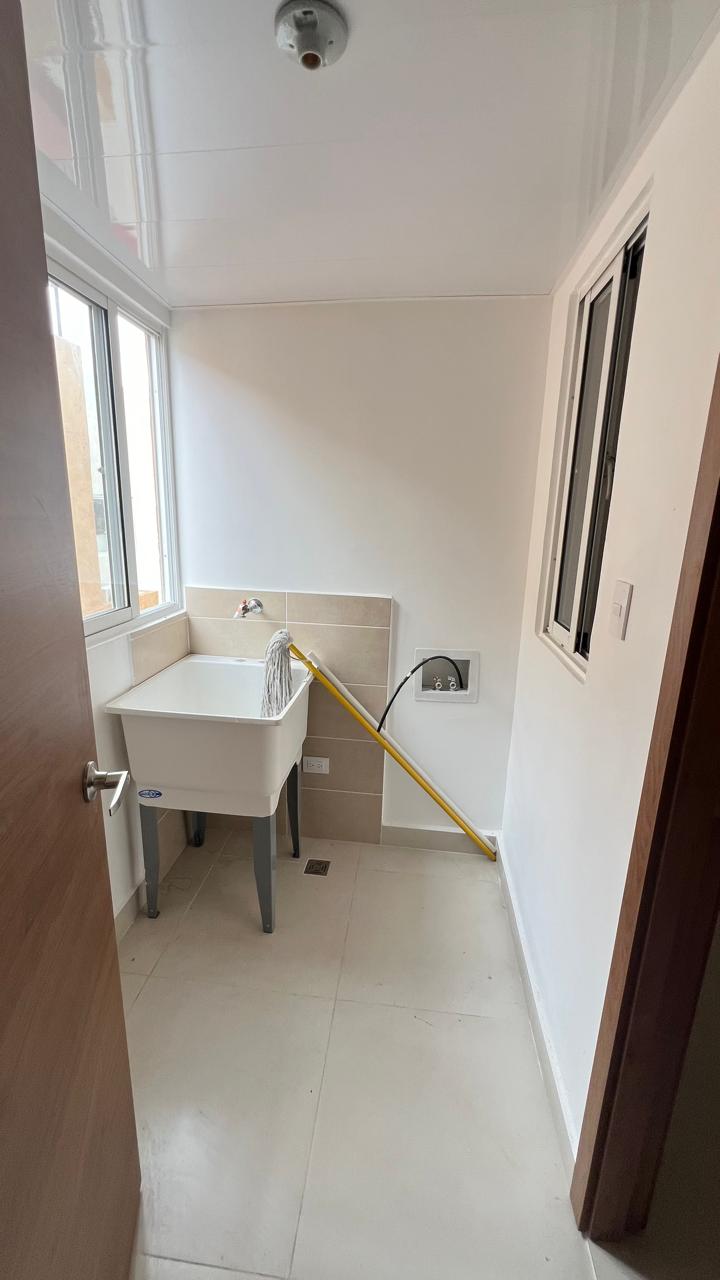 apartamentos - Apto en venta en el residencial Brisas de las colinas 4, Santo Domingo Oeste 4