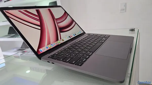 computadoras y laptops - Macbook pro Retina 13.3 Pulg Core i7 Ram 32gb ddr4 Disco 512gb SSD año 2020 2