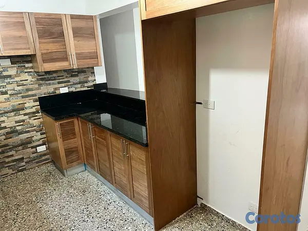 apartamentos - ¡Apto en venta totalmente remodelado. Ave Independencia- 2do nivel!  5