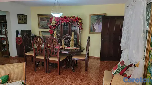 casas - Vendo  amplia casa en el PORTAL en el Mirador Sur  3