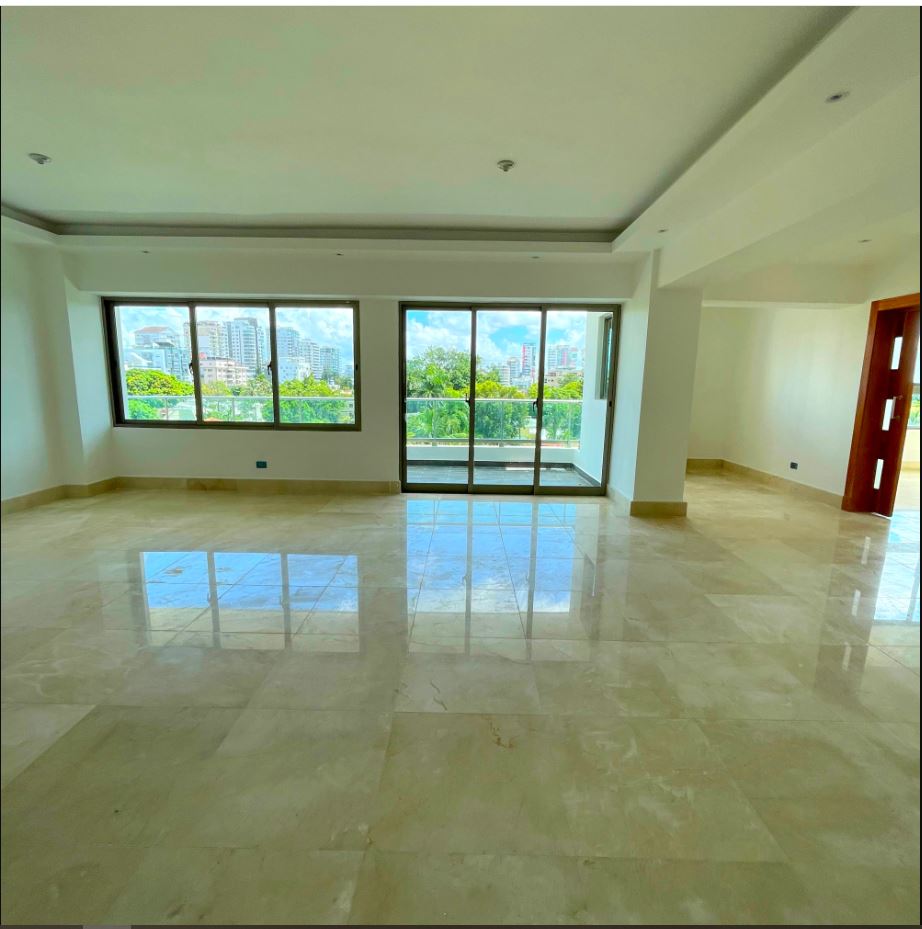 apartamentos - Apartamento a pasos de la Av. Anacaona con 300m2 3
