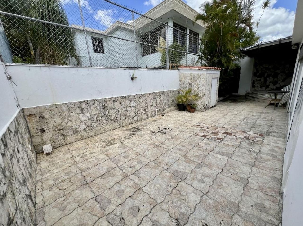 oficinas y locales comerciales - EN VENTA O ALQUILER Casa en los prados  8