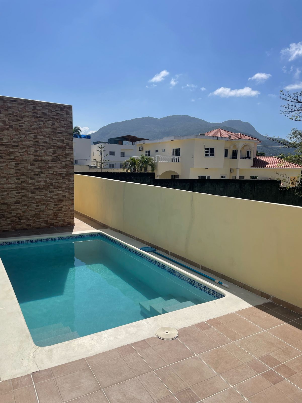 casas - casa moderna totalmente nueva con piscina en lugar tranquilo 