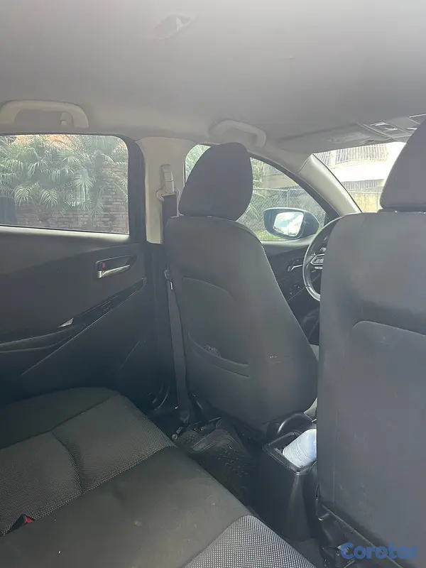 carros - Mazda Demio Turing 5
