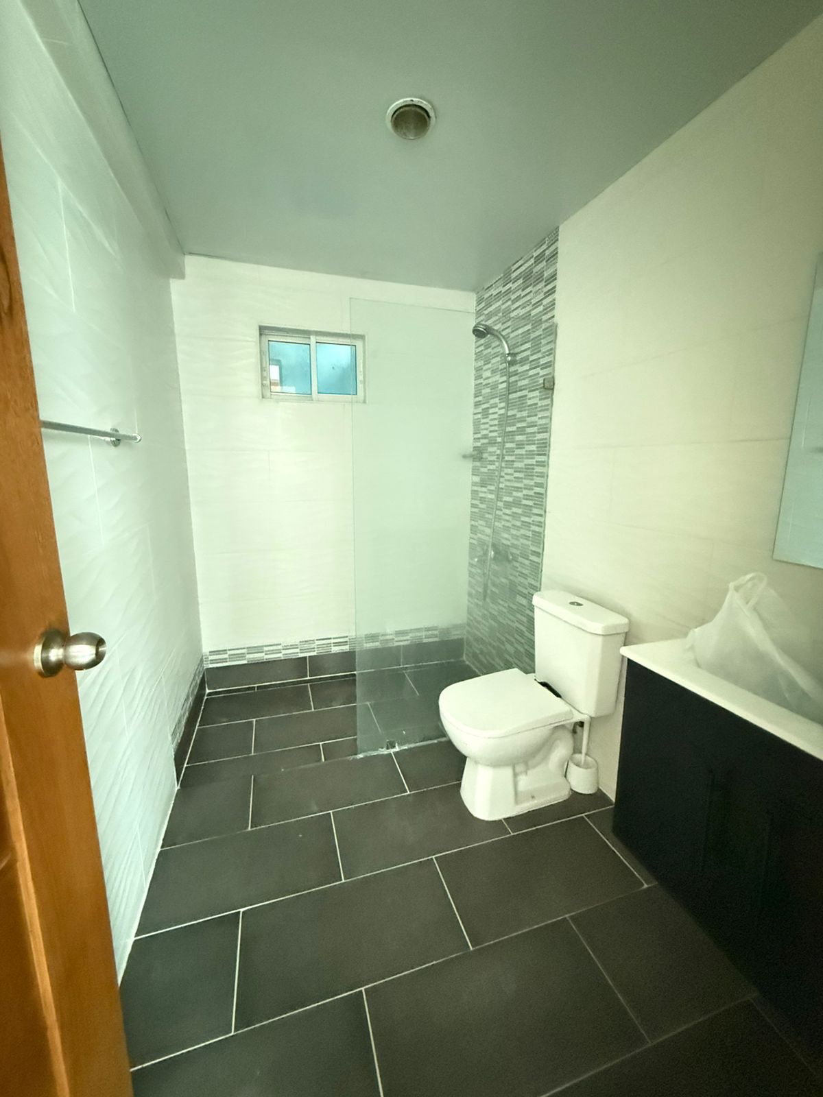 apartamentos - Vendo en el millón tres hab 2.5 baños dos parqueos 6