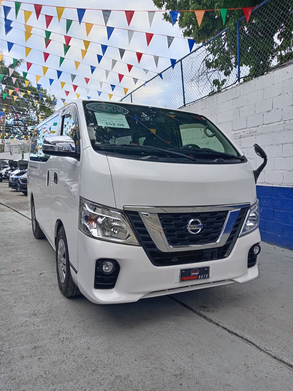 carros - NISSAN CARAVAN NV350 1
