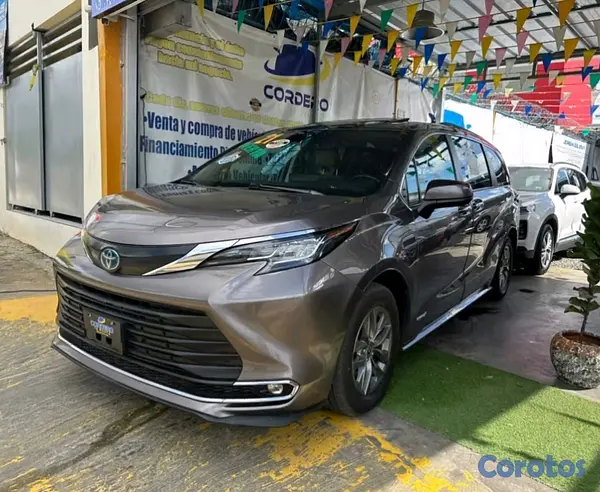 jeepetas y camionetas - 2021 Toyota Sienna XLE 8