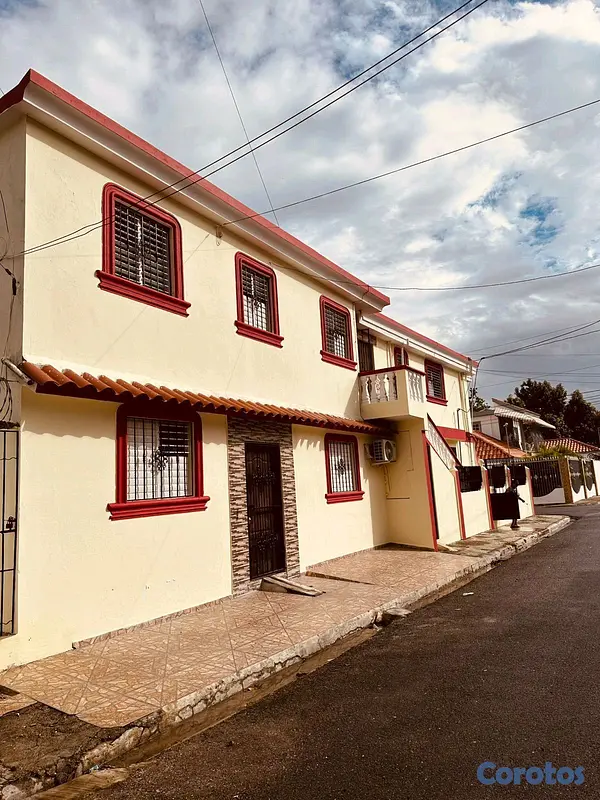 casas - condominio de 1 casa mas 5 aptos en la vega 4
