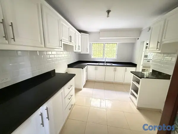 apartamentos - Se alquila amplio apartamento En Evaristo Morales 3