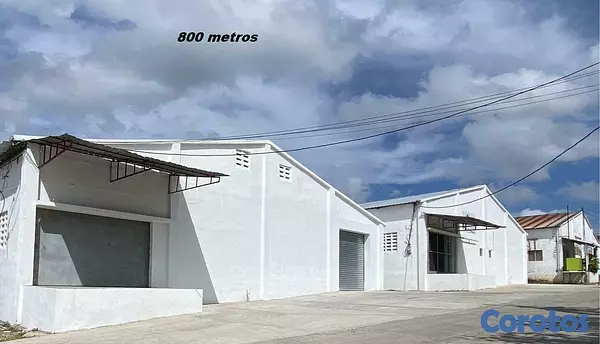 otros inmuebles - Naves en Alquilres en la Av. Independencia Proximo a Casa España 4