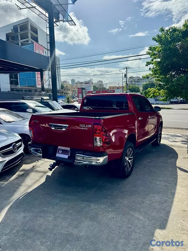 jeepetas y camionetas - Toyota Hilux SRV 2017
 8