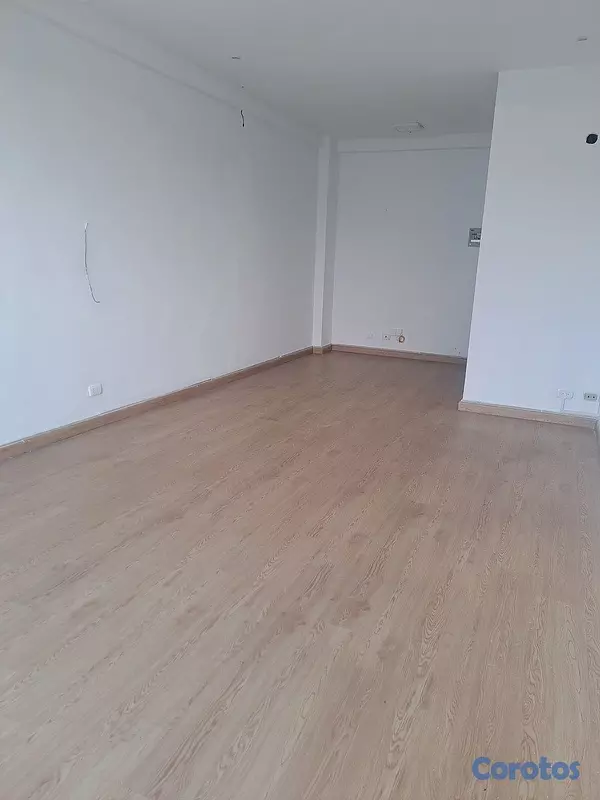 oficinas y locales comerciales - Alquilo Local 2do piso 30 mts en Ens. Julieta  5