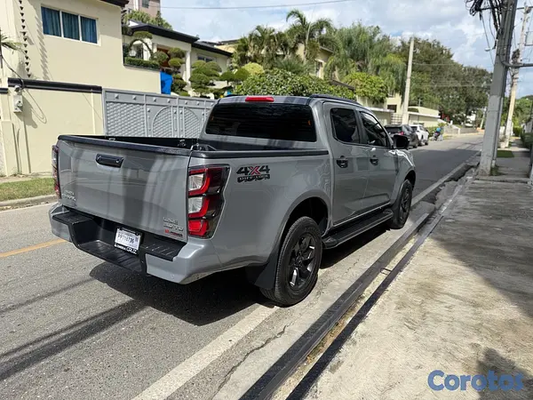 jeepetas y camionetas - Isuzu D-Max  Lse 3.0 TD Hi-Power (2026)  9
