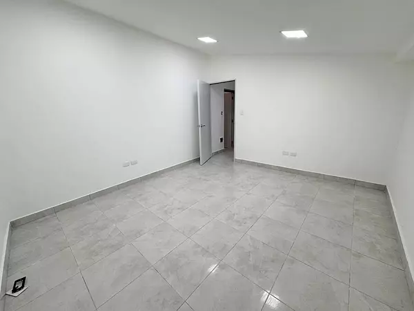 oficinas y locales comerciales - Local céntrico en el Millon 2