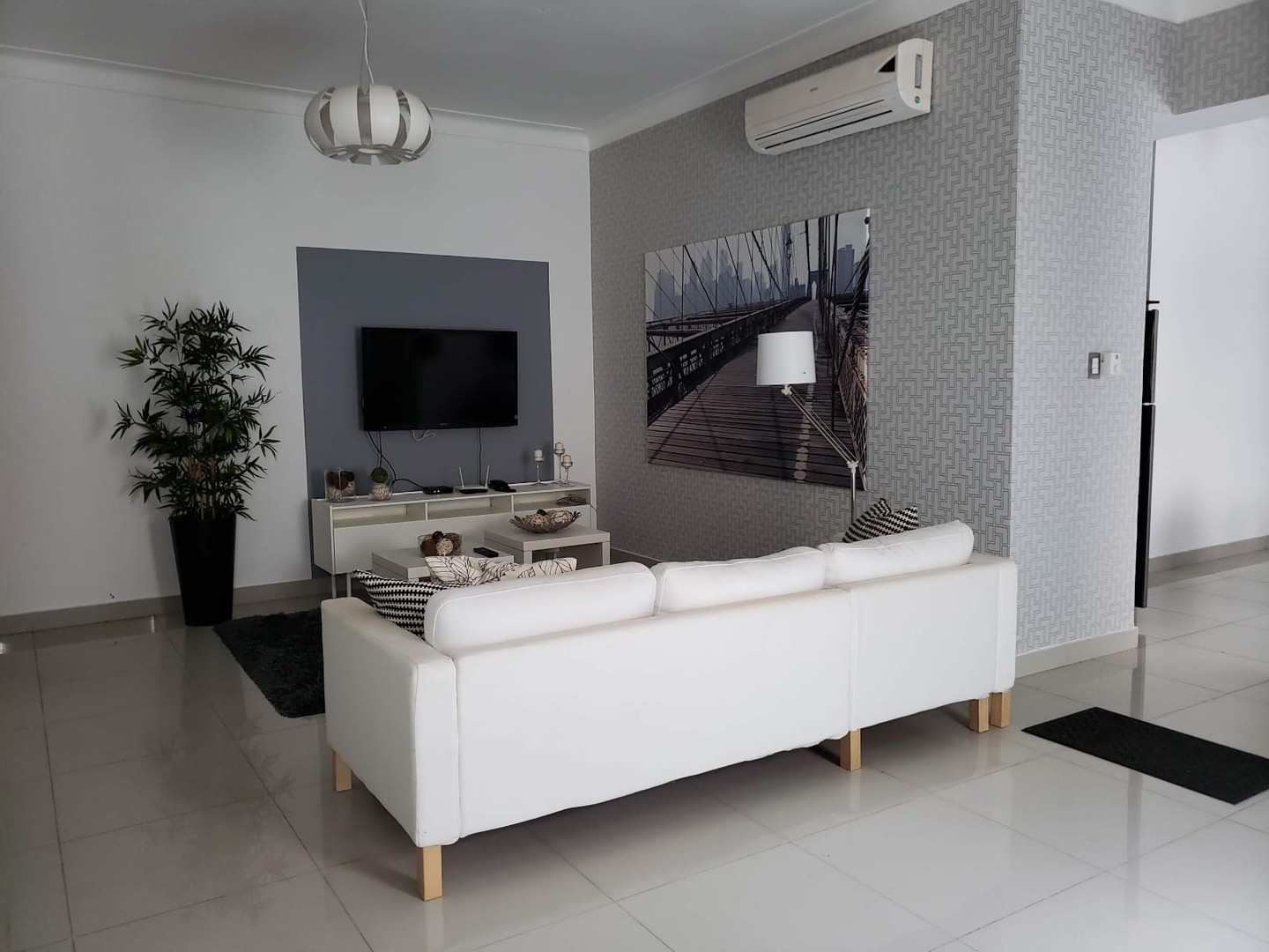 apartamentos - 
SIN INTERMEDIARIOS RENTO APARTAMENTOS MODERNO CON 2 PARQUEOS ESTILO MODERNOO
 1