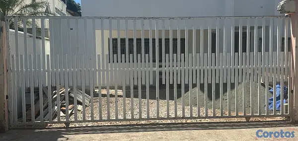 herramientas, jardines y exterior - Se vende portón y puertas en hierro  2