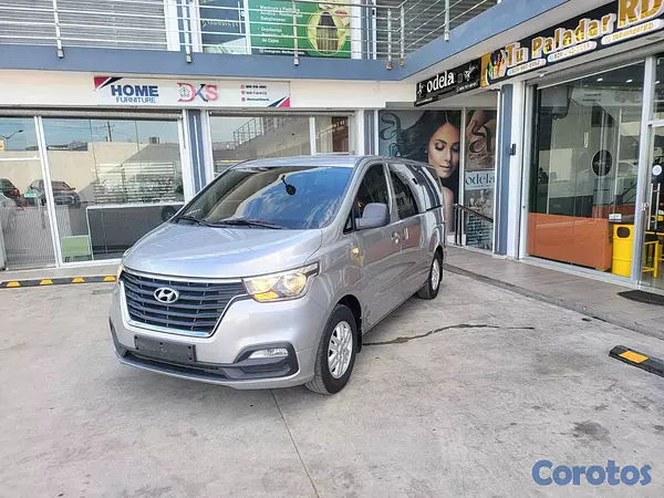 jeepetas y camionetas - HYUNDAI GRAND STAREX 2020 GRIS 4