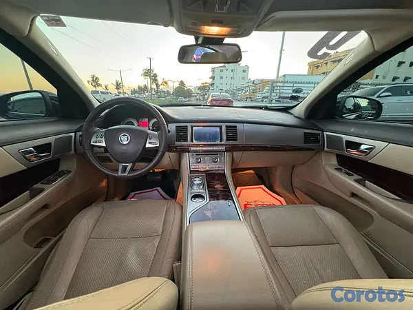 carros - Jaguar XF 2009  5