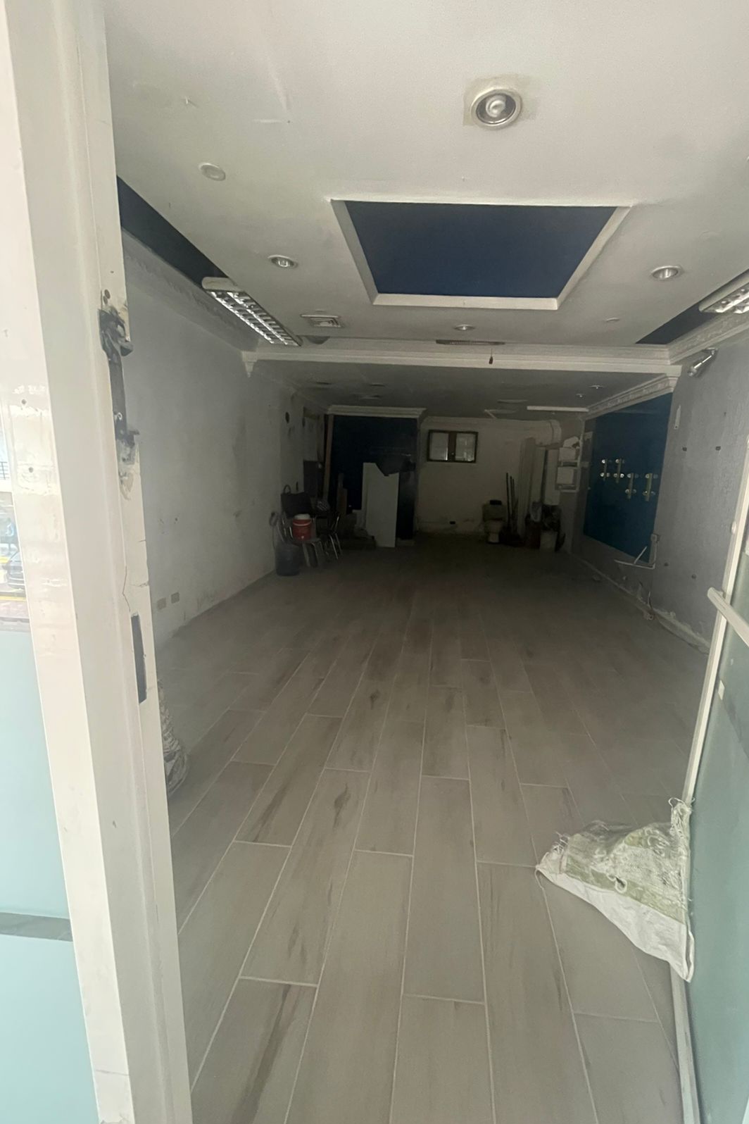 oficinas y locales comerciales - Rento local en Piantini 2do nivel alto tránsito  0