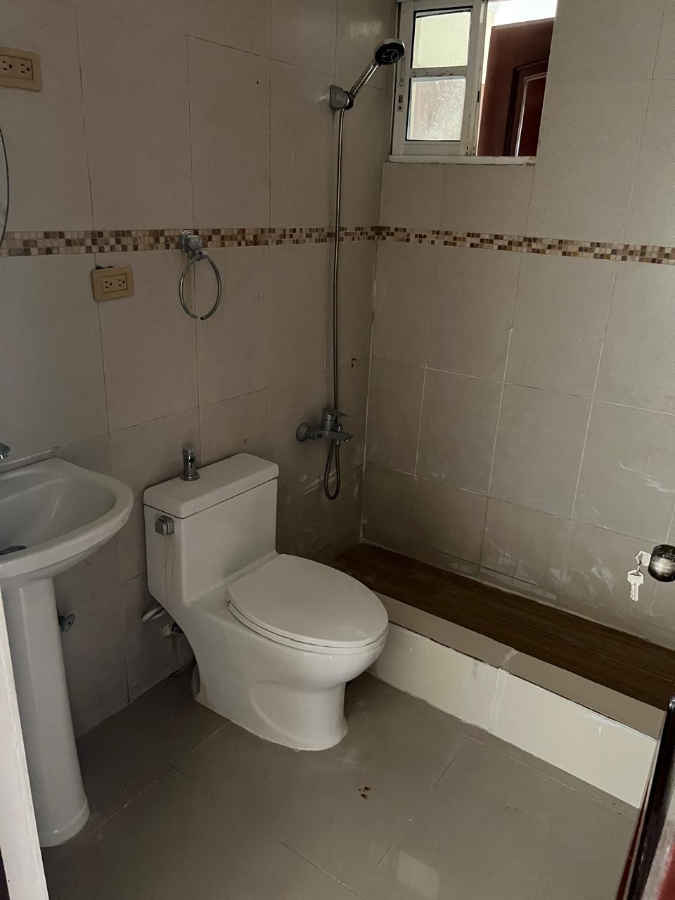 apartamentos - Apto en lo Mejor de  CORALES DEL SUR, 3 HABS., 1ER. NIVEL, 120 Mts.2, Patio, EDI 5