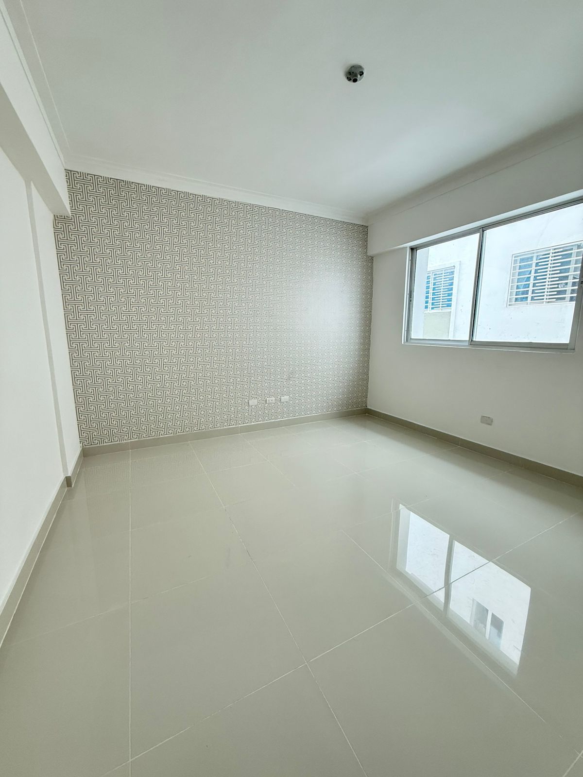 apartamentos - Vendo en el millón tres hab 2.5 baños dos parqueos 7