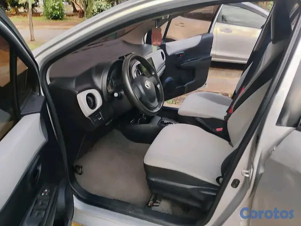 carros - toyota vitz 2012  2