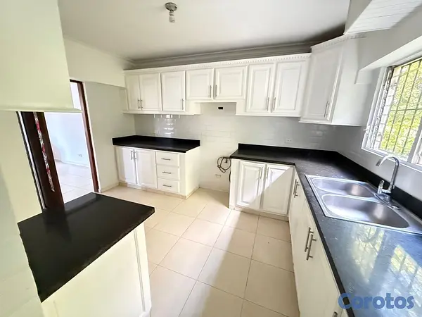 apartamentos - Se alquila amplio apartamento En Evaristo Morales 4