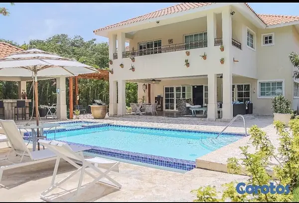 casas vacacionales y villas - Hermosa Villa en Juan Dolio  9